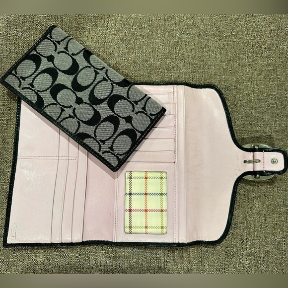 Black Coach Wallet, gently used - Picture 2 of 6